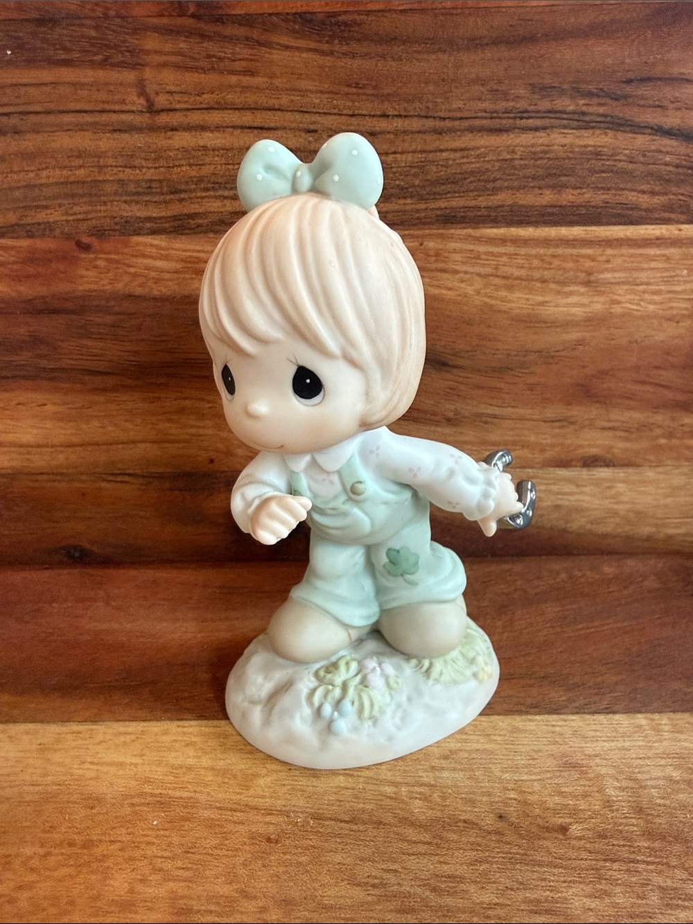 Precious Moments - Tossing A Little Luck Your Way #120108 PM3